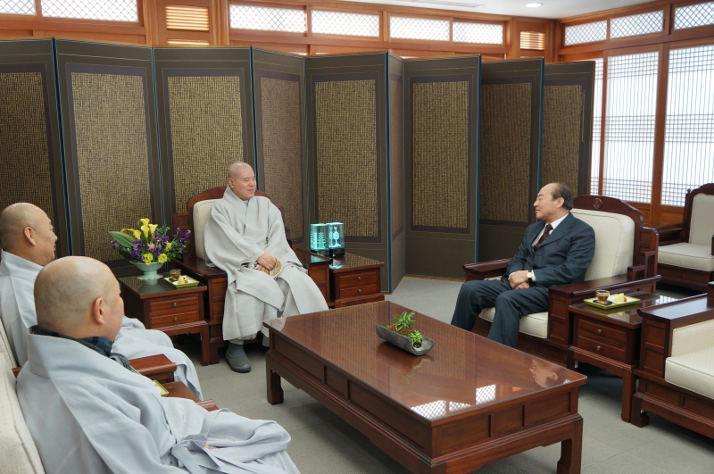 2012.02.08_송석구 사통위원장 예방 (9)